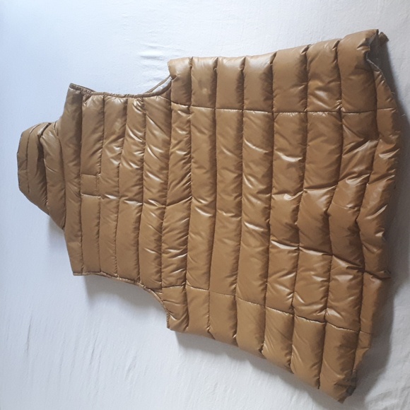 Gap Nylon Packable Down Vest - Picture 3 of 8